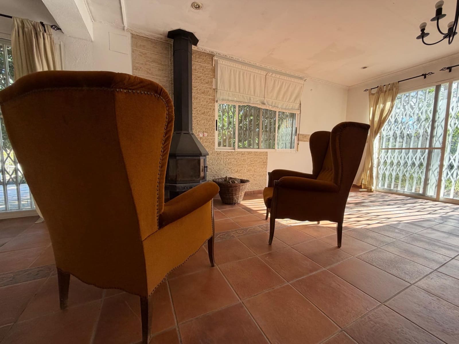 8 soverom Villa til salgs i Vilamarxant / Villamarchante med svømmebasseng garasje - € 375 000 (Ref: 9843383)