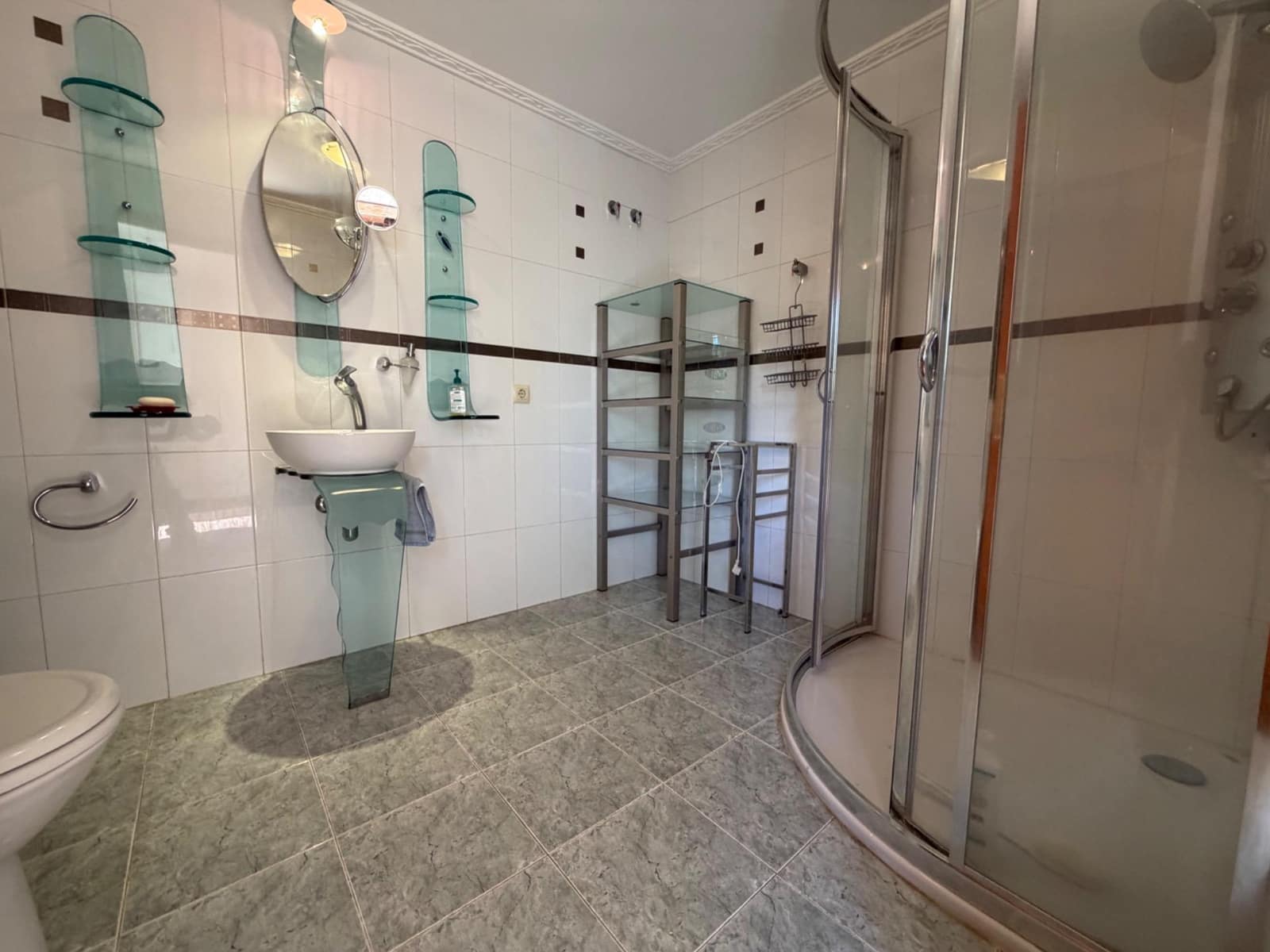 8 soverom Villa til salgs i Vilamarxant / Villamarchante med svømmebasseng garasje - € 375 000 (Ref: 9843383)