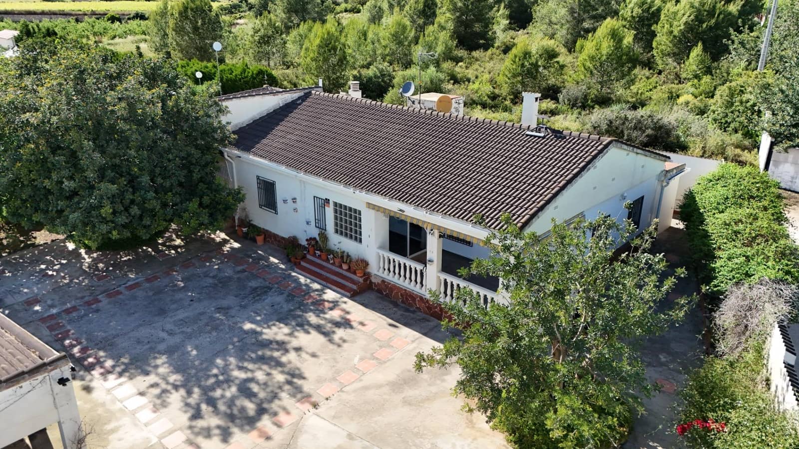 8 soverom Villa til salgs i Vilamarxant / Villamarchante med svømmebasseng garasje - € 375 000 (Ref: 9843383)