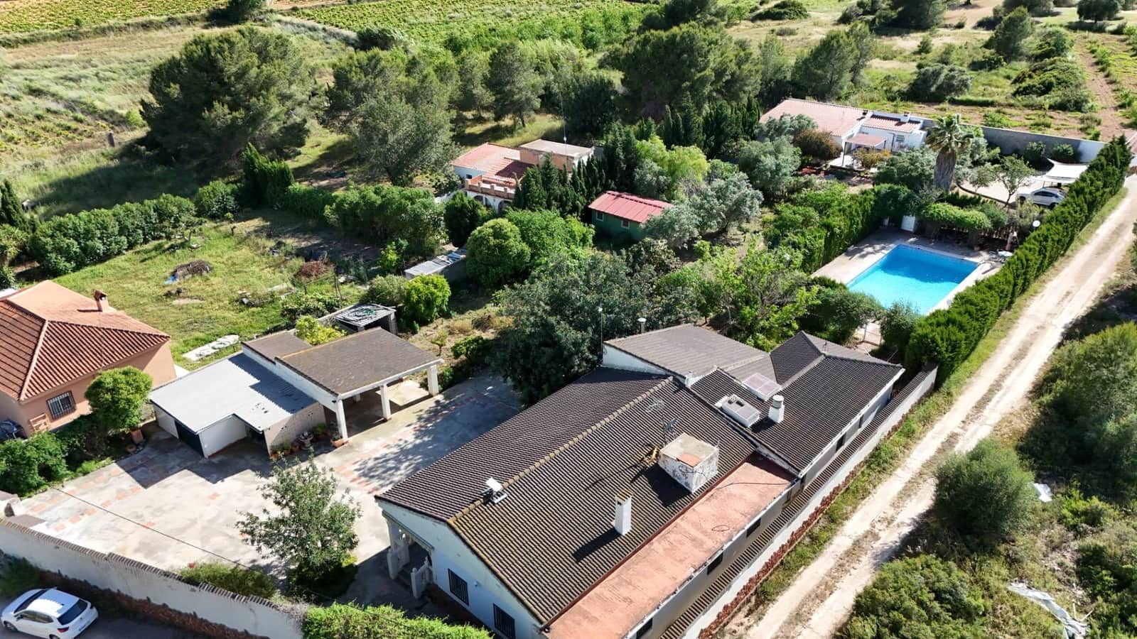 8 soverom Villa til salgs i Vilamarxant / Villamarchante med svømmebasseng garasje - € 375 000 (Ref: 9843383)