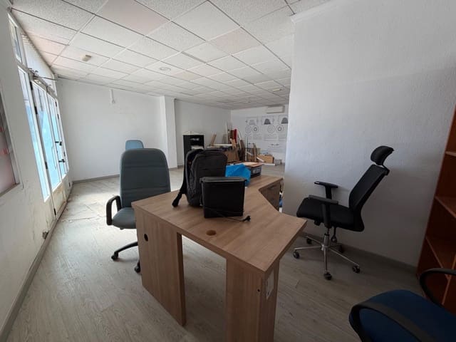 Local Commercial à vendre à La Pobla de Vallbona - 125 000 € (Ref: 9855442)