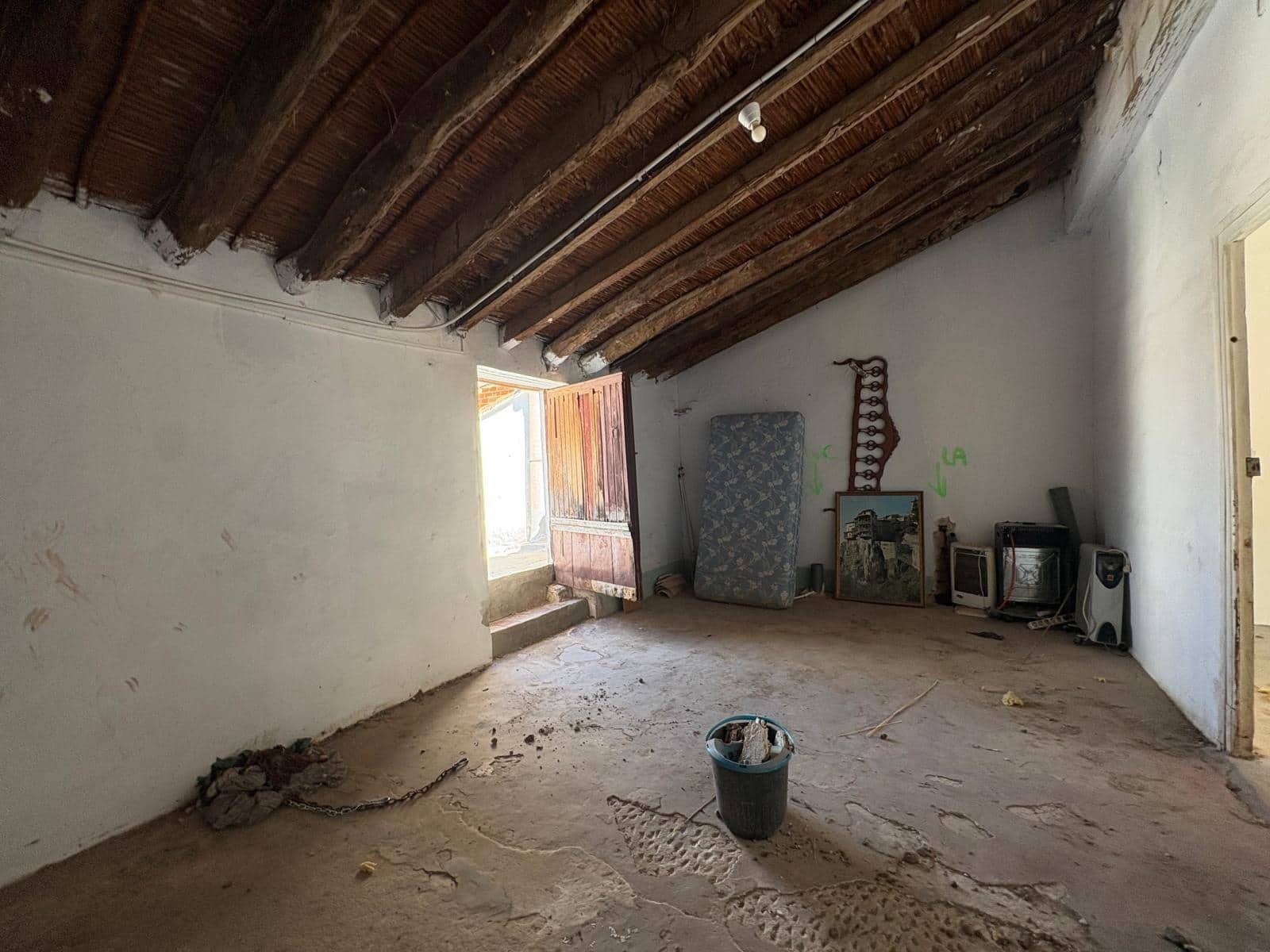 5 bedroom Townhouse for sale in Casinos - € 125,000 (Ref: 9876413)