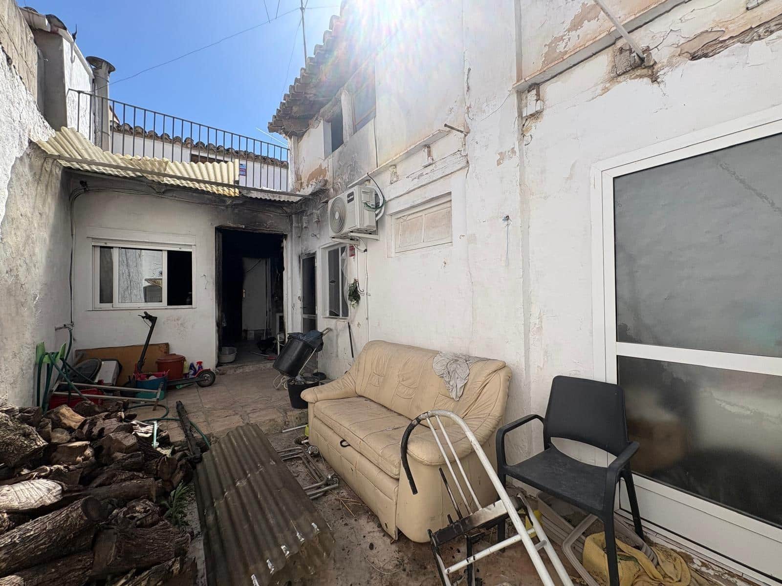 5 bedroom Townhouse for sale in Casinos - € 125,000 (Ref: 9876413)