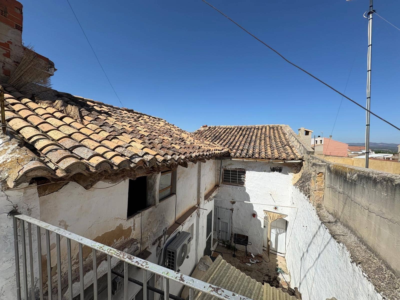 5 bedroom Townhouse for sale in Casinos - € 125,000 (Ref: 9876413)