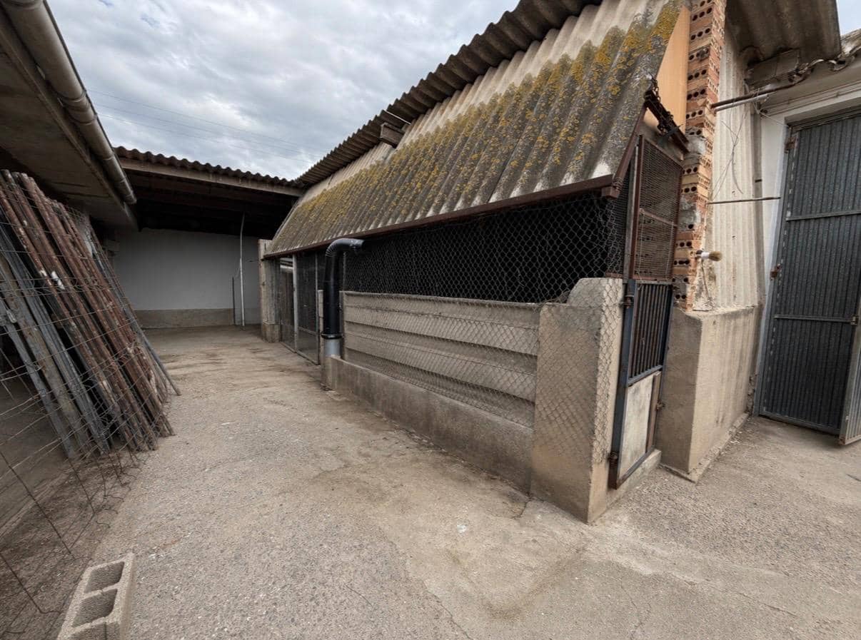 Commercial for sale in Lliria - € 90,000 (Ref: 9889438)