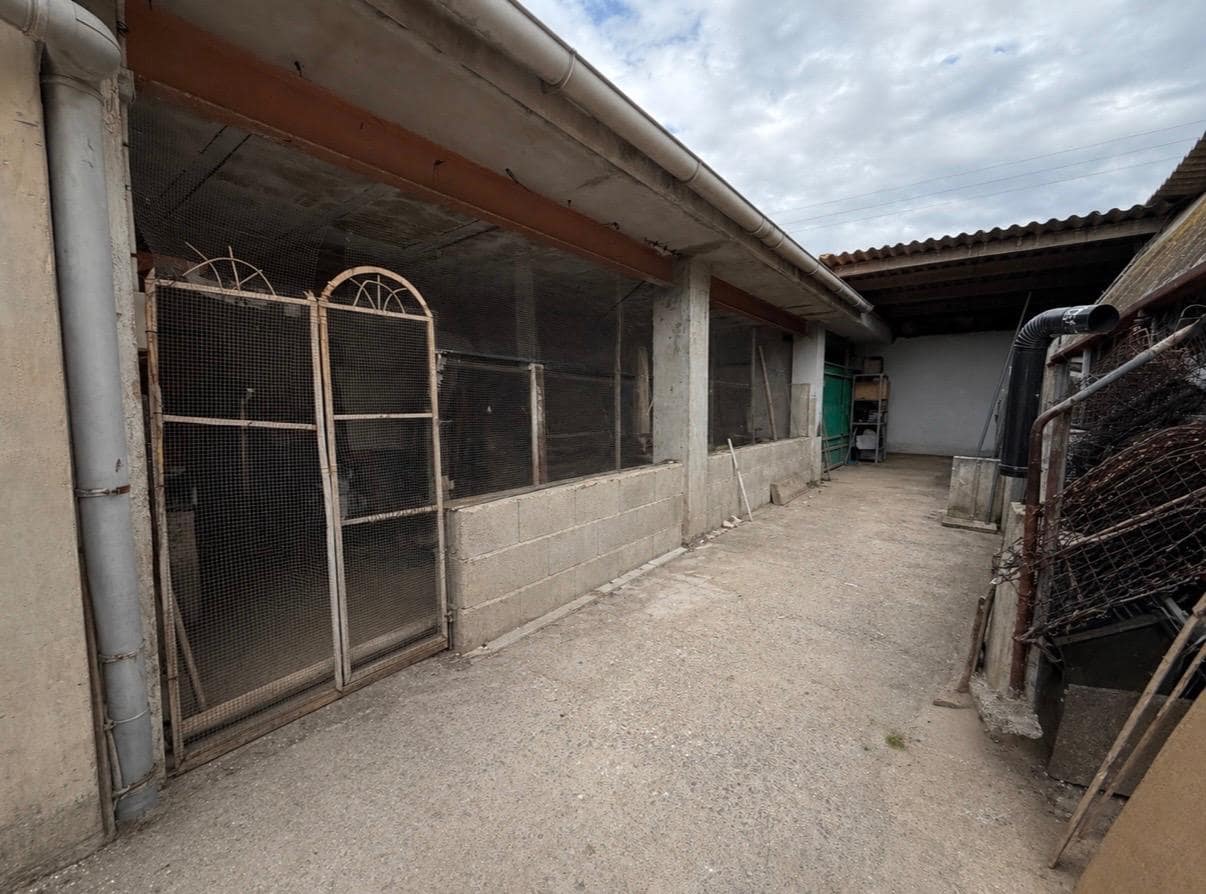 Commercial for sale in Lliria - € 90,000 (Ref: 9889438)