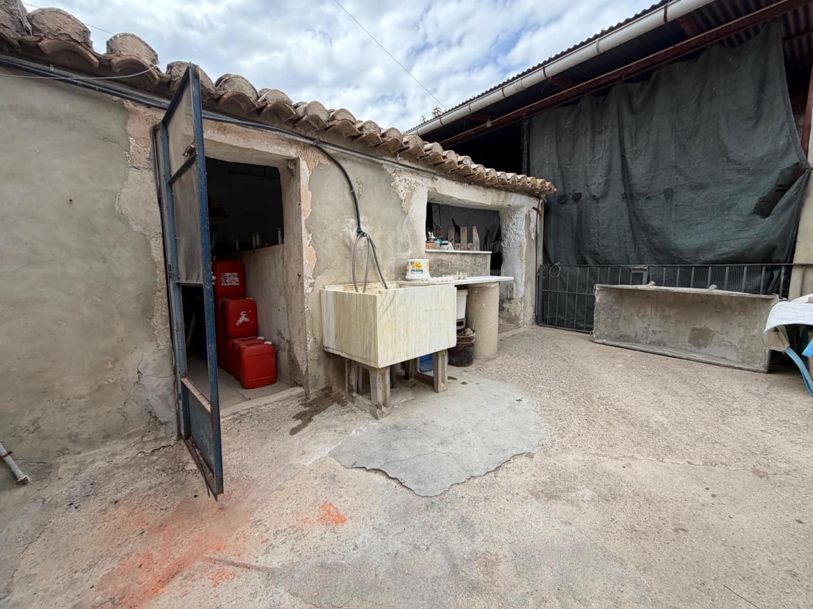 Commercial for sale in Lliria - € 90,000 (Ref: 9889438)