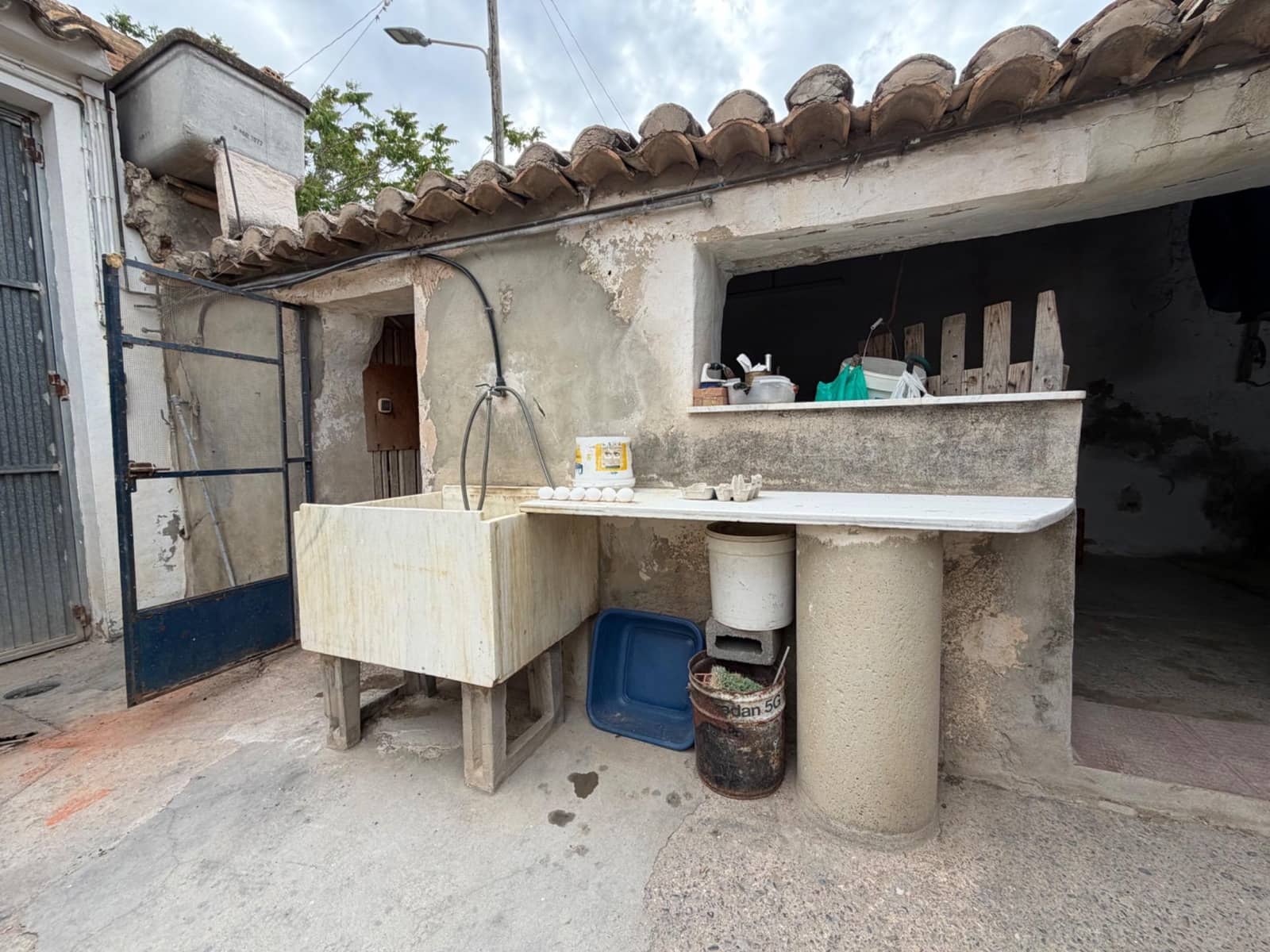 Commercial for sale in Lliria - € 90,000 (Ref: 9889438)