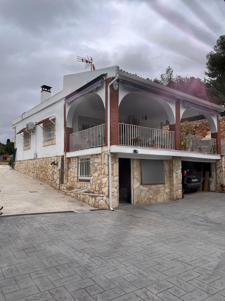 3 soveværelse Villa til salg i Lliria med swimmingpool garage - € 249.900 (Ref: 9890369)