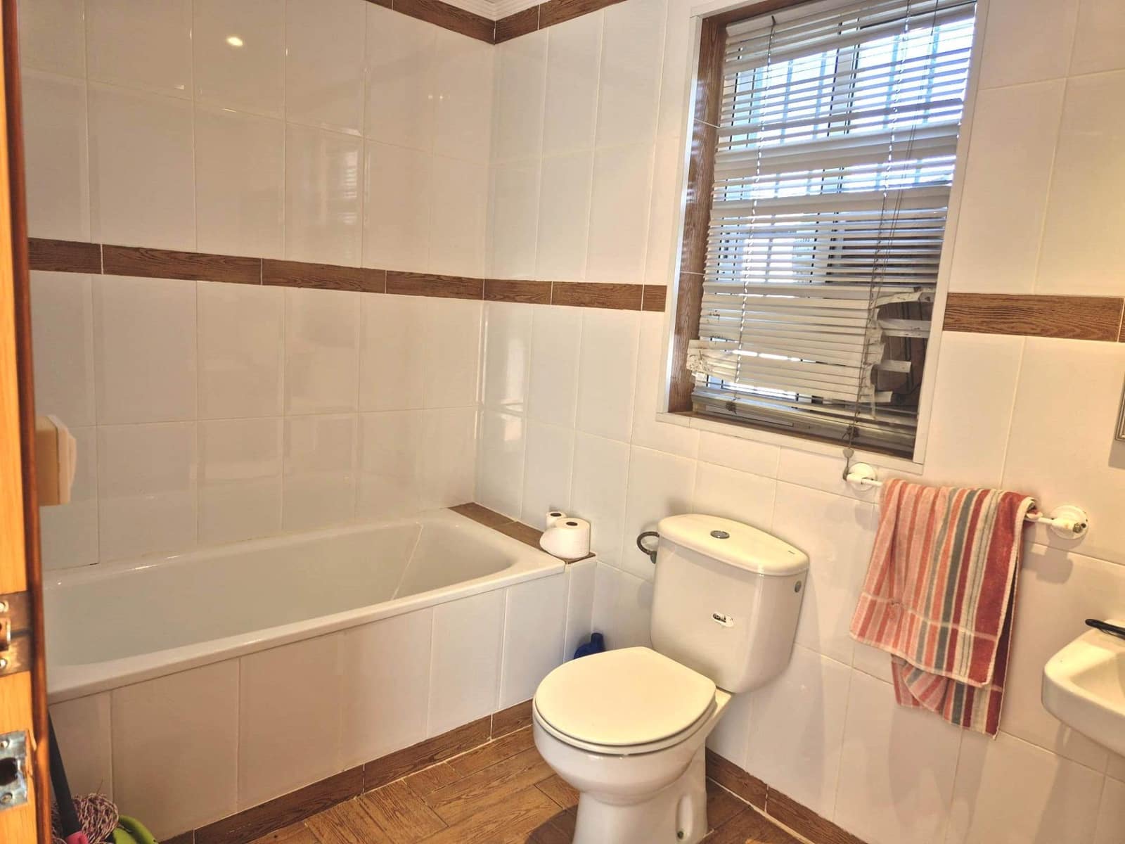 Villa for sale in Lliria - € 140,000 (Ref: 9896329)