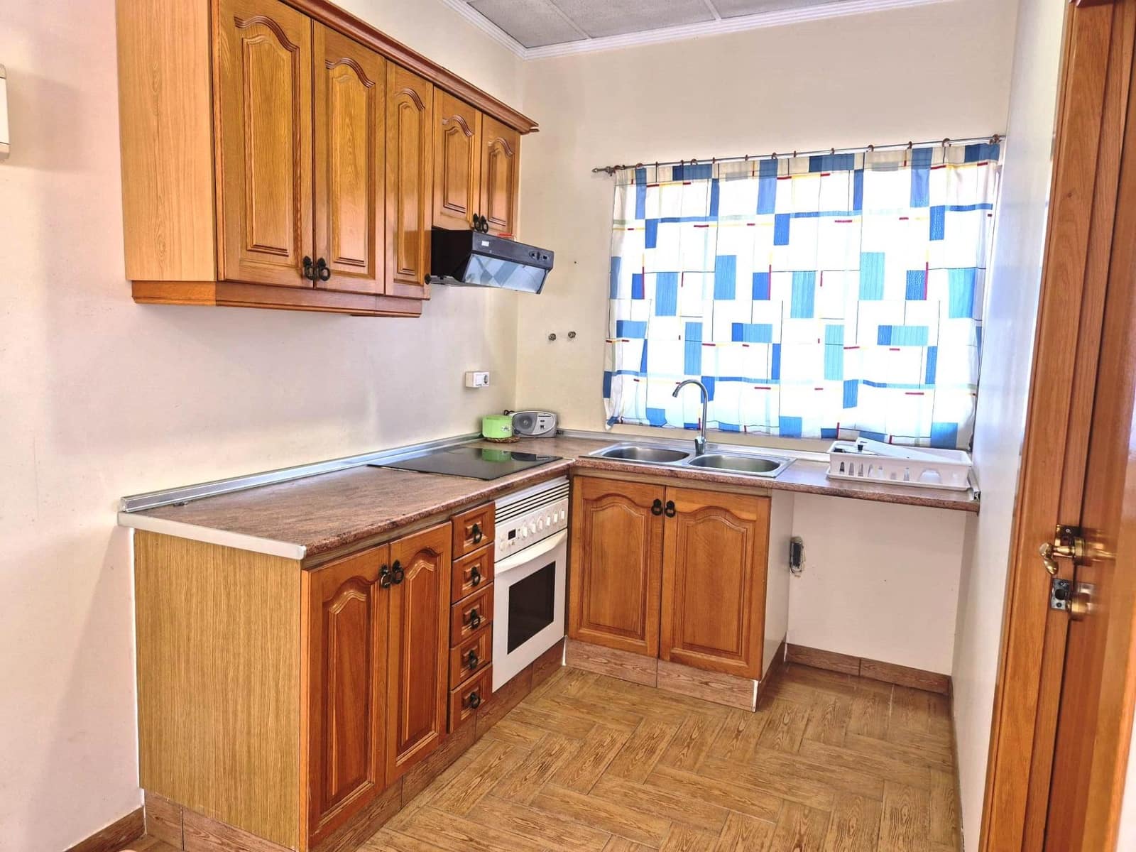 Villa for sale in Lliria - € 140,000 (Ref: 9896329)
