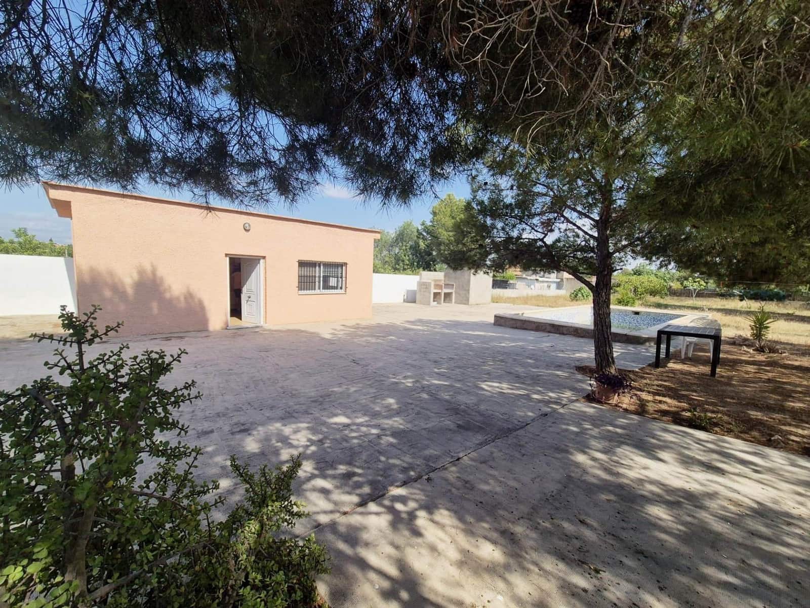 Villa for sale in Lliria - € 140,000 (Ref: 9896329)