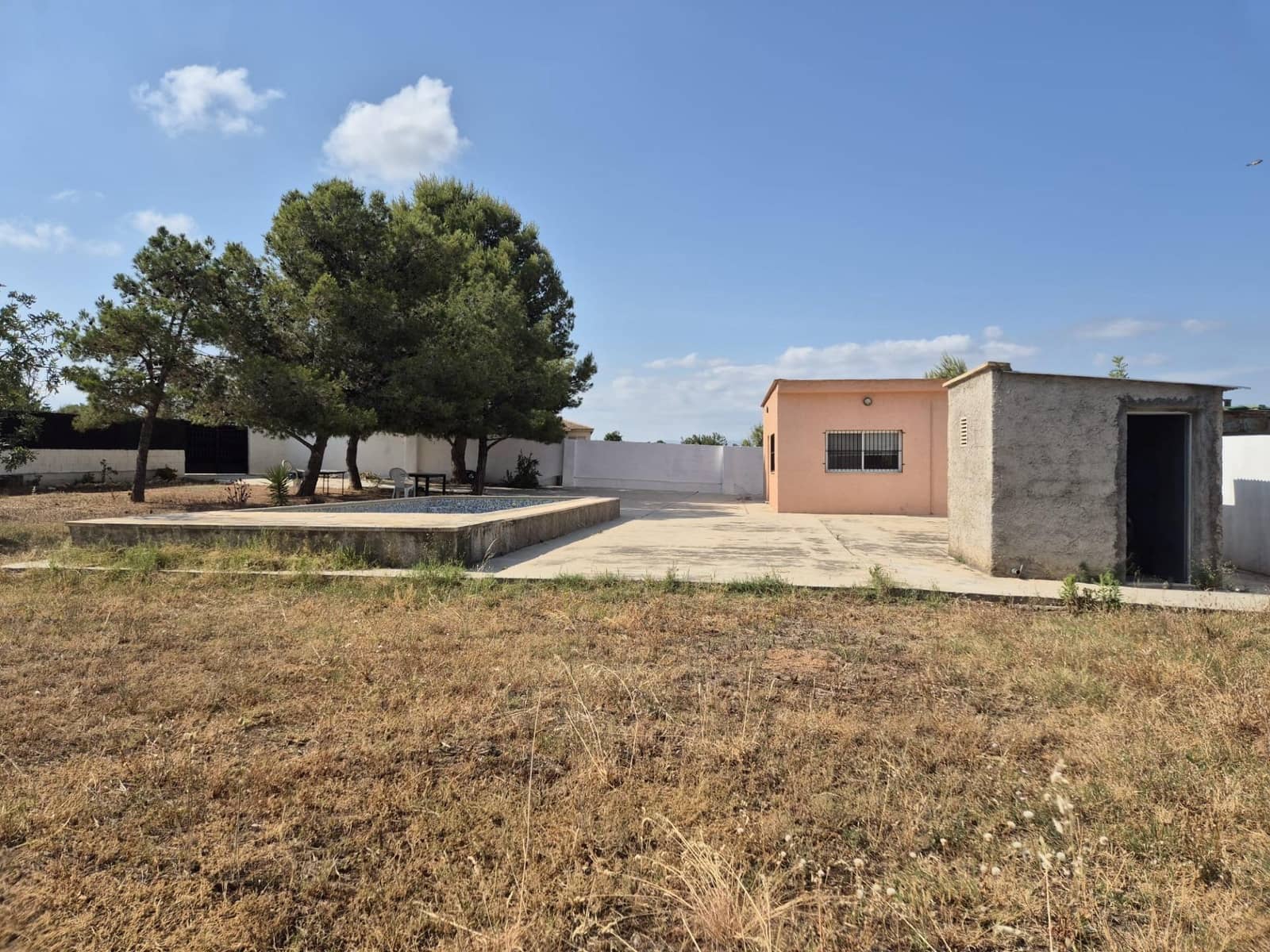 Villa for sale in Lliria - € 140,000 (Ref: 9896329)