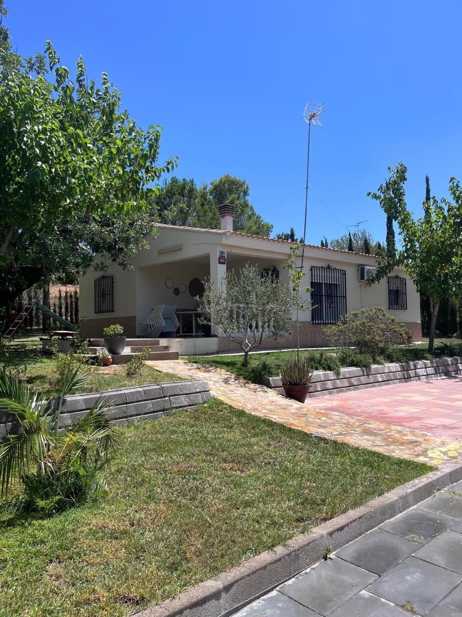 3 bedroom Villa for sale in Pedralba - € 265,000 (Ref: 9920420)