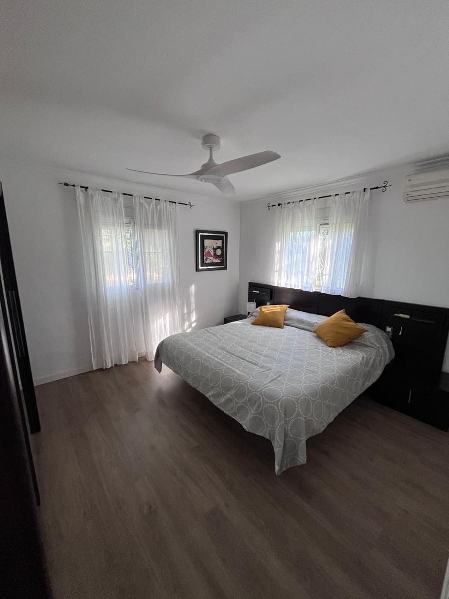 3 bedroom Villa for sale in Pedralba - € 265,000 (Ref: 9920420)