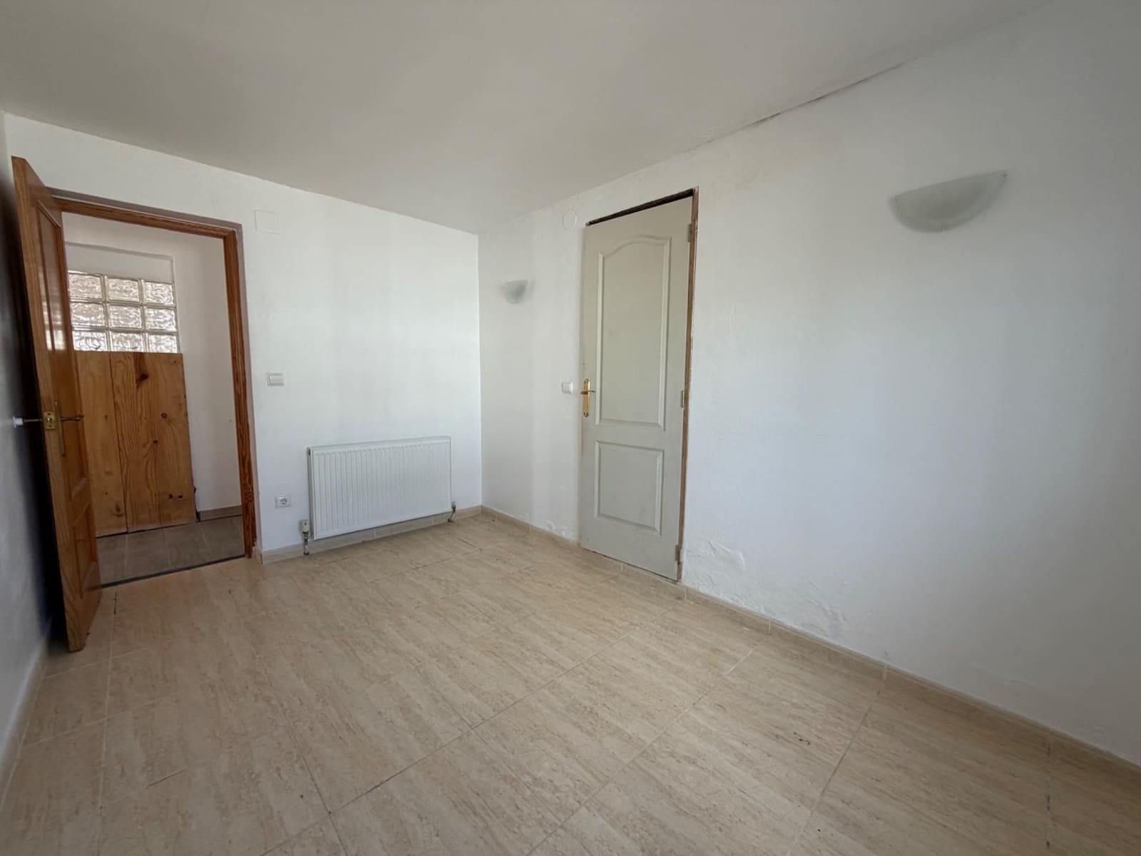 2 quarto Moradia para venda em Villar del Arzobispo com piscina garagem - 130 000 € (Ref: 9934199)