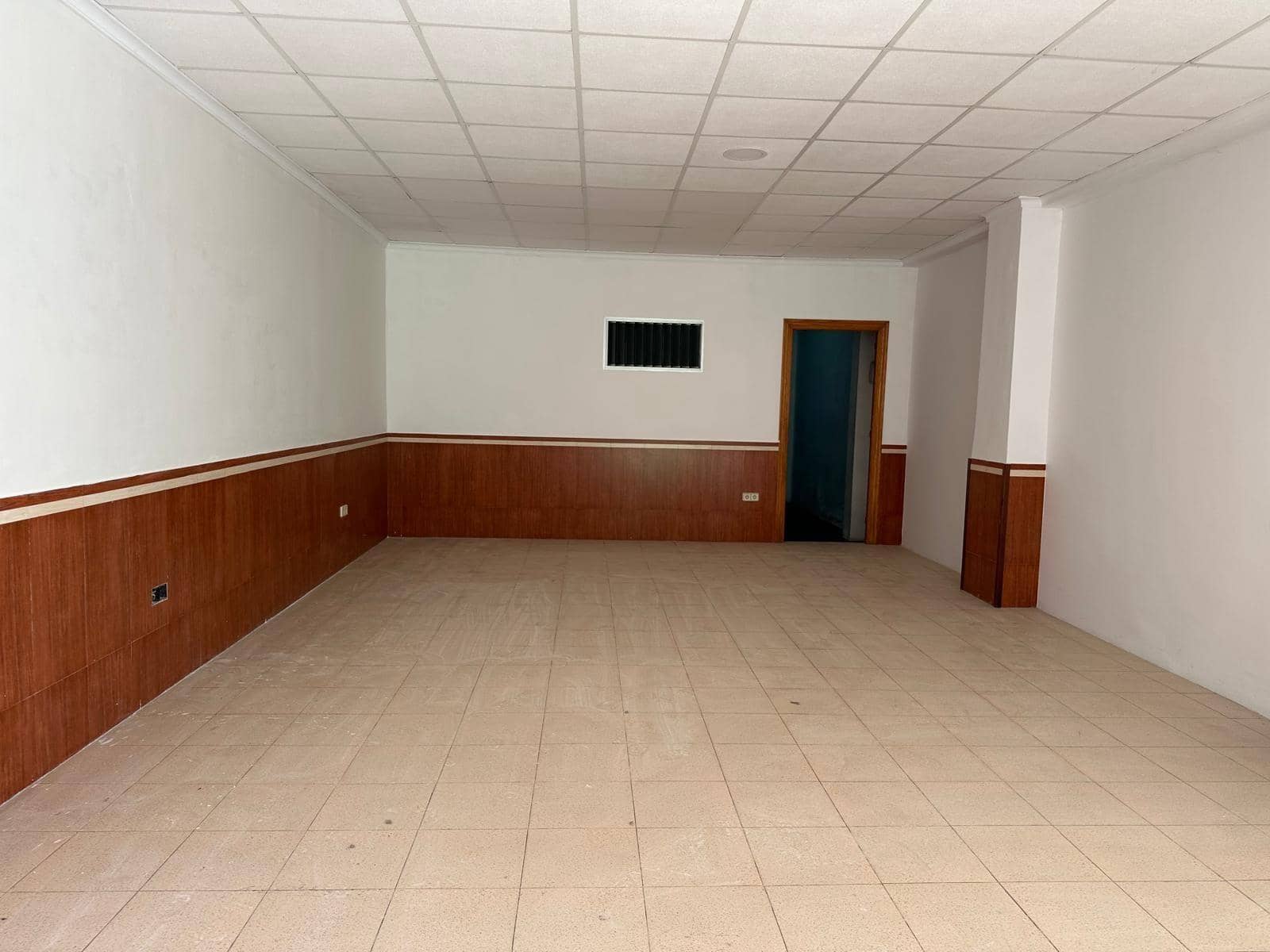 Kommersiell til salgs i Lliria - € 72 000 (Ref: 9936387)