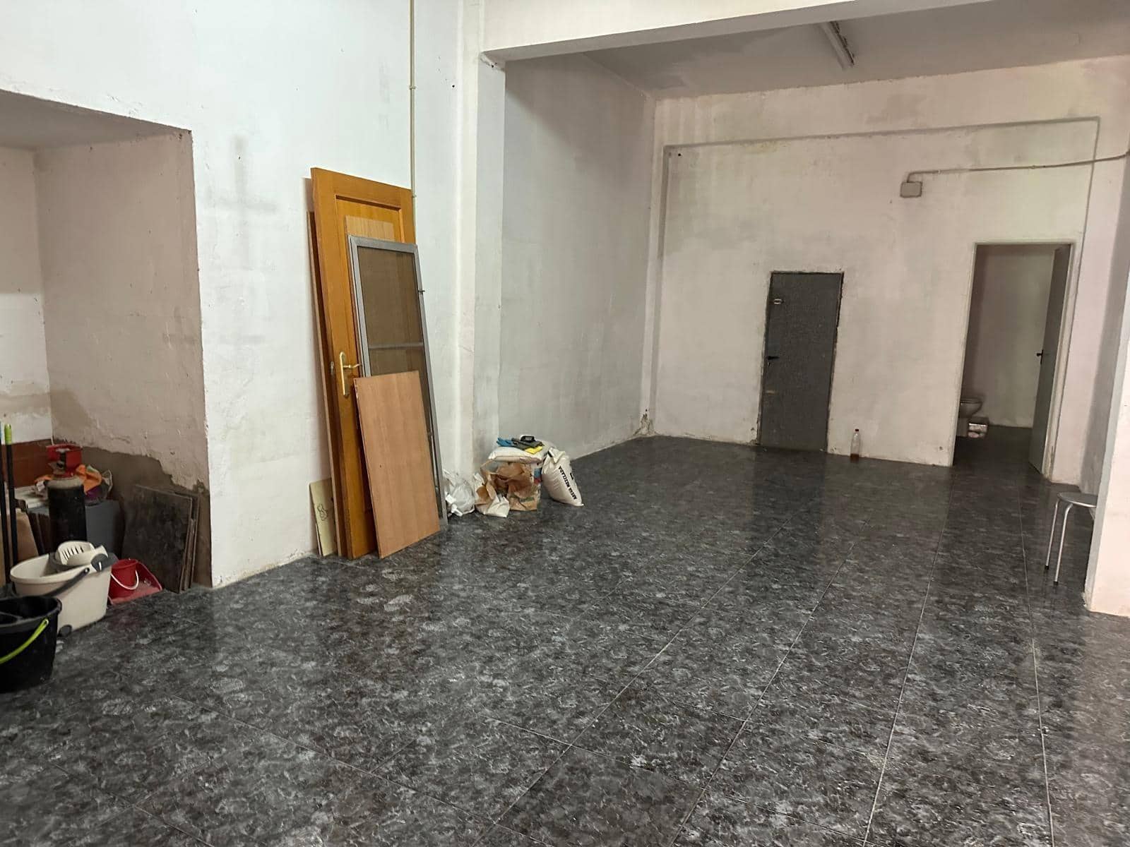 Kommersiell til salgs i Lliria - € 72 000 (Ref: 9936387)