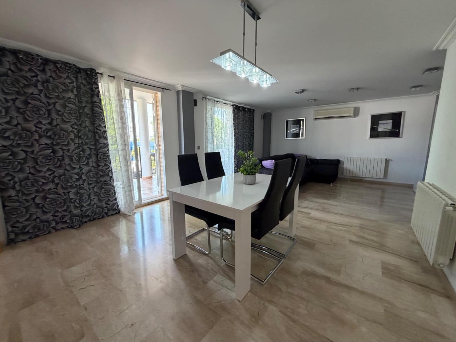 4 Zimmer Villa zu verkaufen in Riba-roja de Turia mit Garage - 450.000 € (Ref: 9945708)