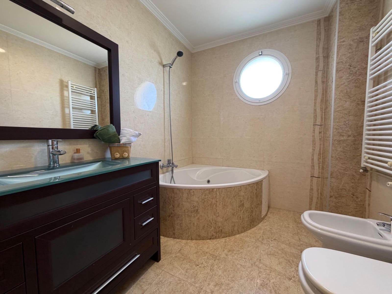 4 Zimmer Villa zu verkaufen in Riba-roja de Turia mit Garage - 450.000 € (Ref: 9945708)