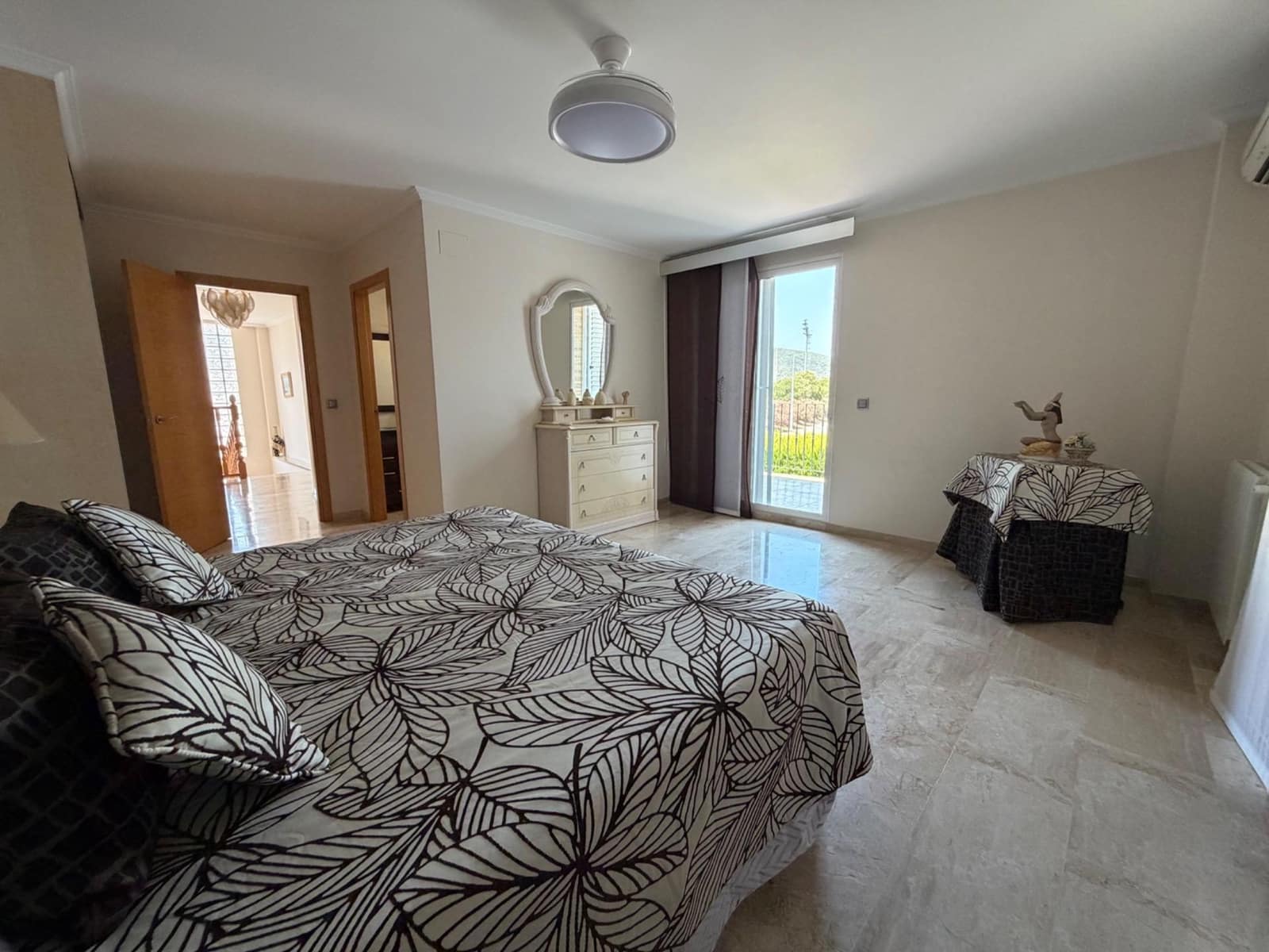 4 Zimmer Villa zu verkaufen in Riba-roja de Turia mit Garage - 450.000 € (Ref: 9945708)