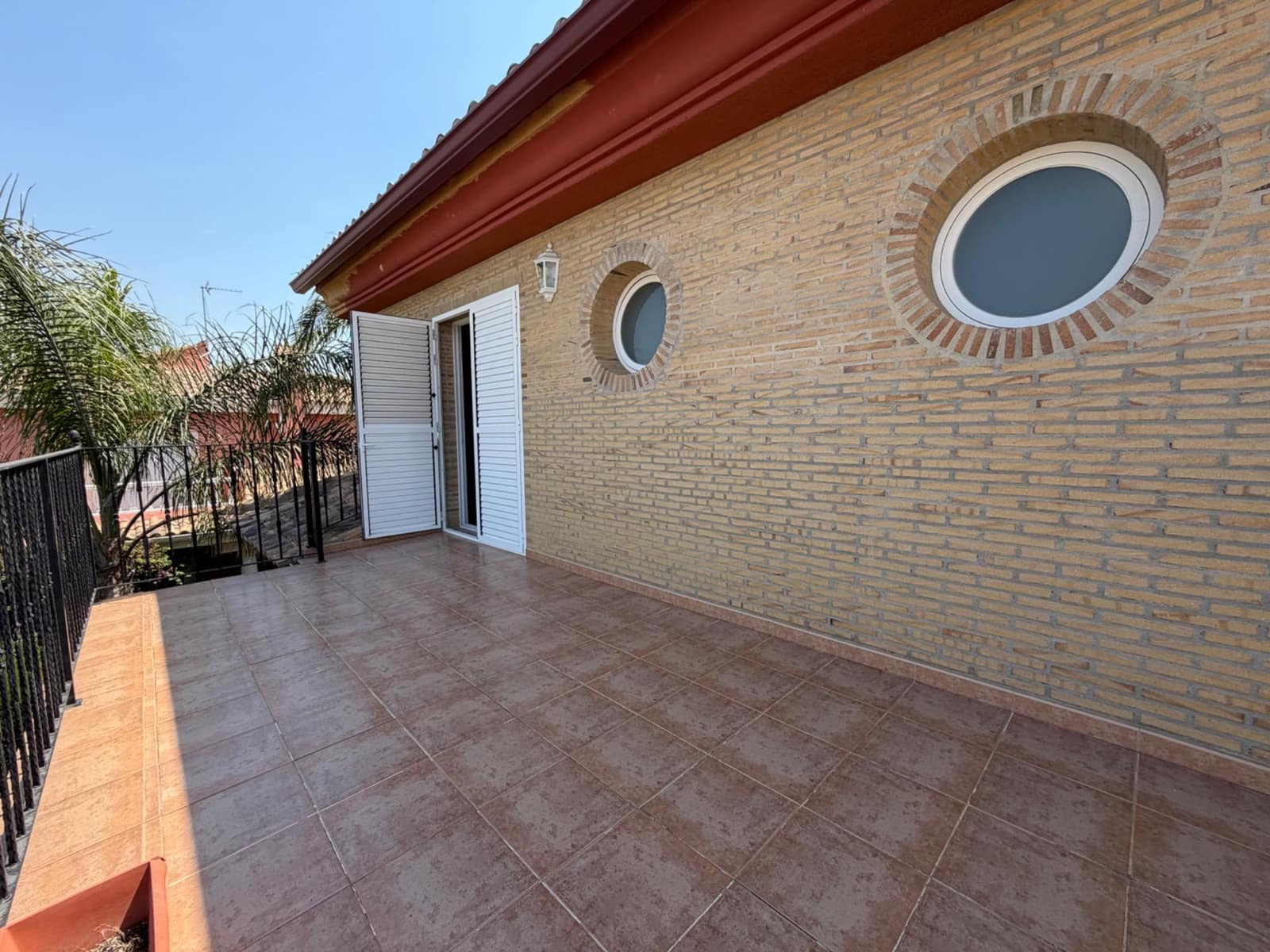 4 Zimmer Villa zu verkaufen in Riba-roja de Turia mit Garage - 450.000 € (Ref: 9945708)