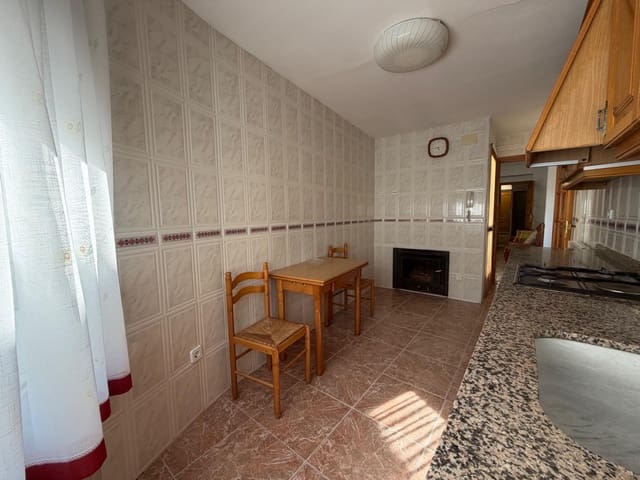 3 soveværelse Byhus til leje i Gátova, Gatova - € 500 (Ref: 9945712)