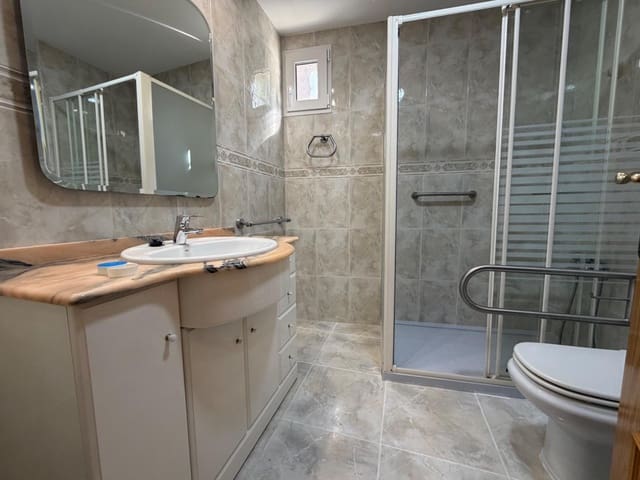 3 soveværelse Byhus til leje i Gátova, Gatova - € 500 (Ref: 9945712)