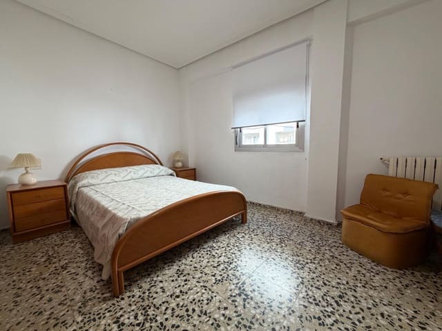 3 soveværelse Byhus til leje i Gátova, Gatova - € 500 (Ref: 9945712)