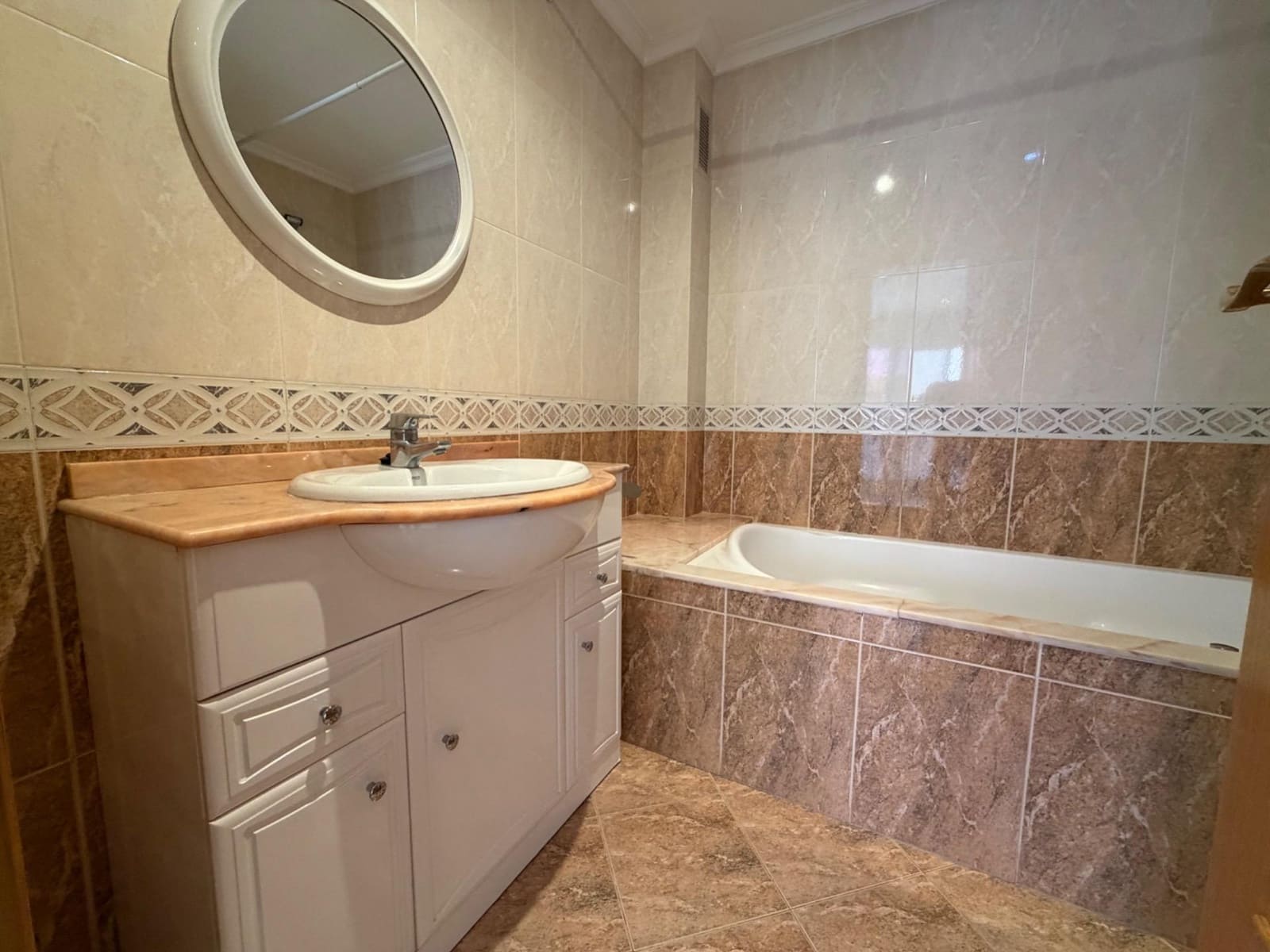 3 sovrum Lägenhet att hyra i Lliria - 850 € (Ref: 9962686)