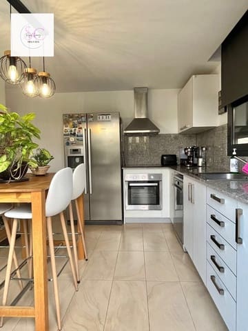 Adosado de 4 habitaciones en Sant Jordi Desvalls en venta con garaje - 398.000 € (Ref: 9438058)