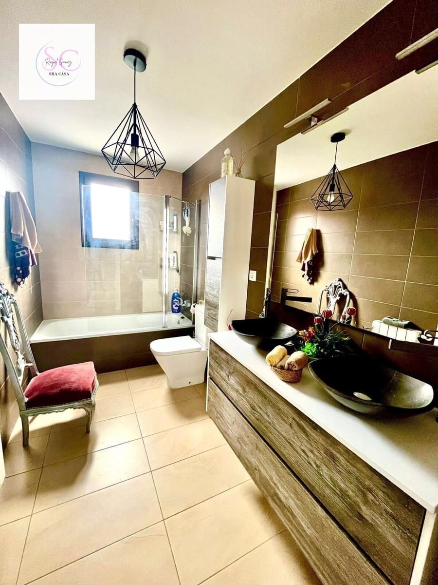 Adosado de 4 habitaciones en Sant Jordi Desvalls en venta con garaje - 398.000 € (Ref: 9438058)