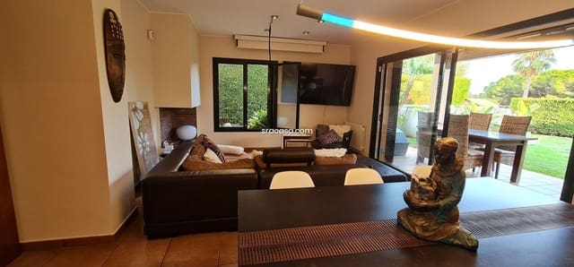 3 bedroom Villa for sale in Santa Cristina d'Aro - € 630,000 (Ref: 9438060)