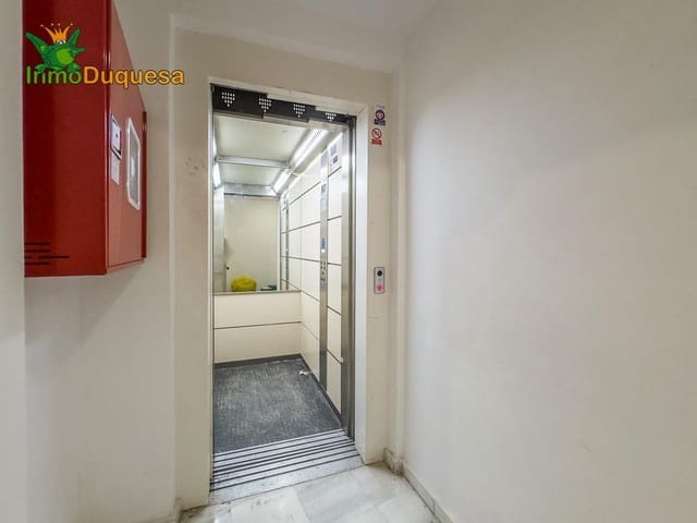 3 soveværelse Lejlighed til salg i Centro - Sagrario, Granada by - € 195.000 (Ref: 8551001)