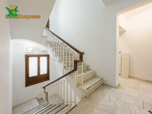 3 soveværelse Lejlighed til salg i Centro - Sagrario, Granada by - € 195.000 (Ref: 8551001)