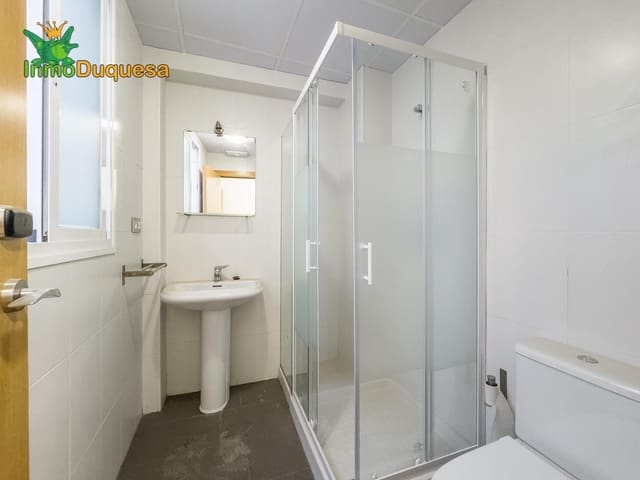 3 soveværelse Lejlighed til salg i Centro - Sagrario, Granada by - € 195.000 (Ref: 8551001)