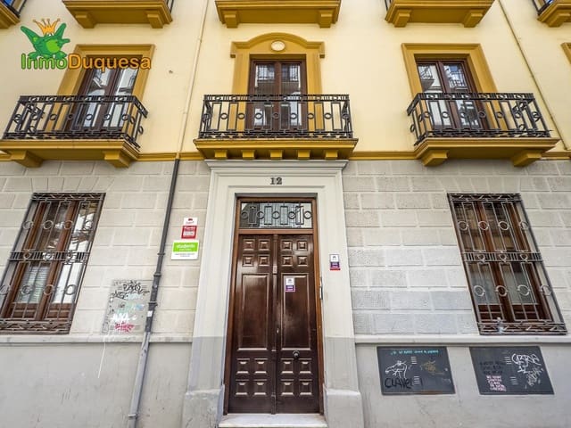 3 soveværelse Lejlighed til salg i Centro - Sagrario, Granada by - € 195.000 (Ref: 8551001)