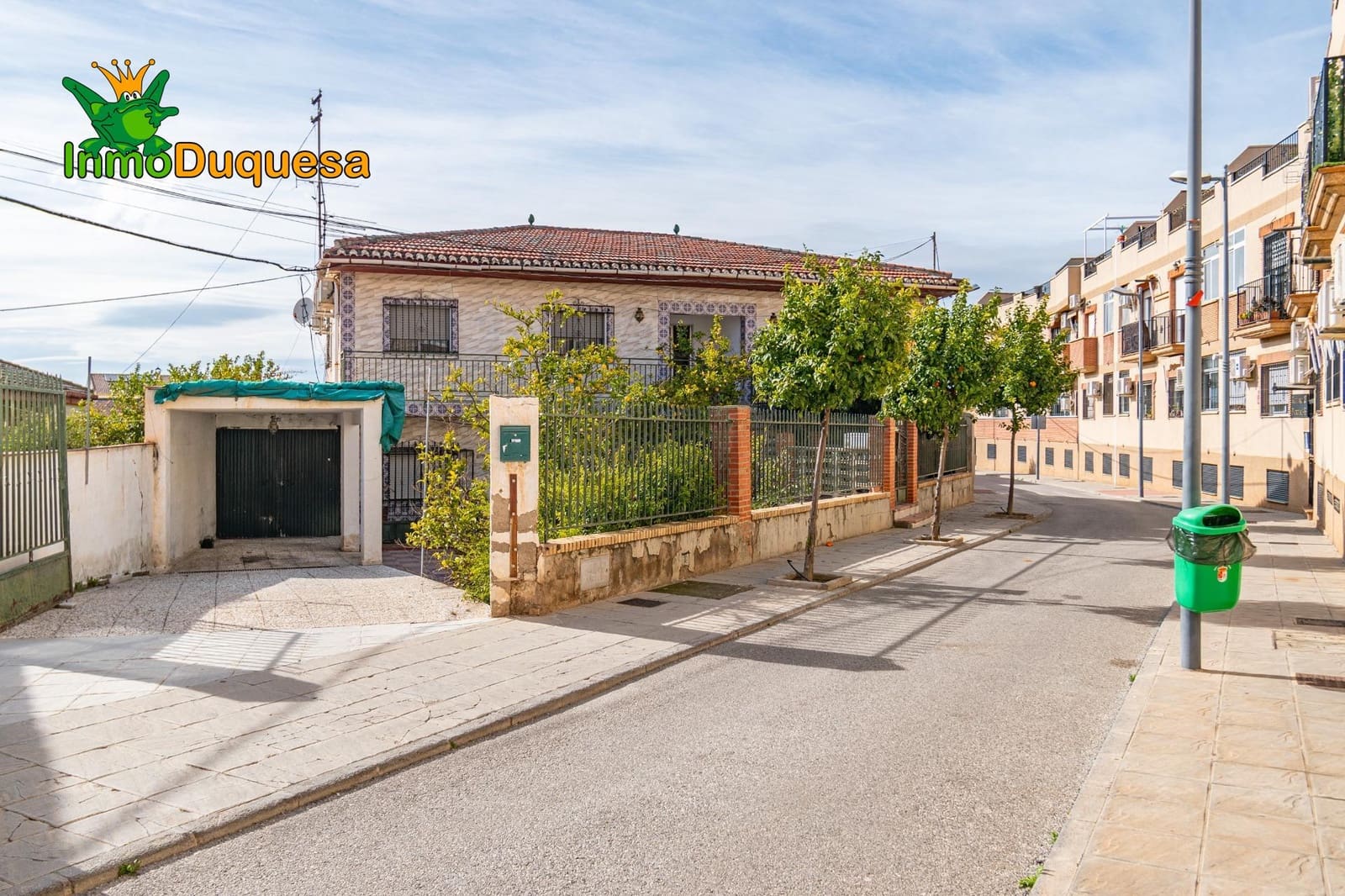 8 soveværelse Villa til salg i Ambroz med garage - € 320.000 (Ref: 8905466)
