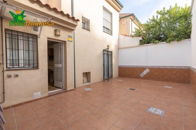 Adosado de 3 habitaciones en Granada ciudad en venta con garaje - 320.000 € (Ref: 9347610)