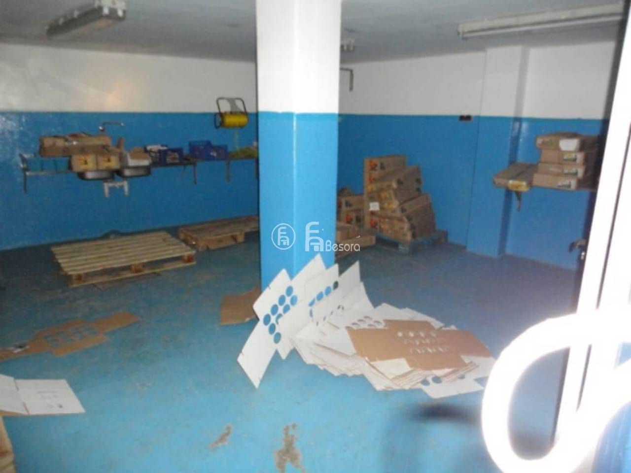 Commercial for sale in Albatarrec - € 80,000 (Ref: 4973041)