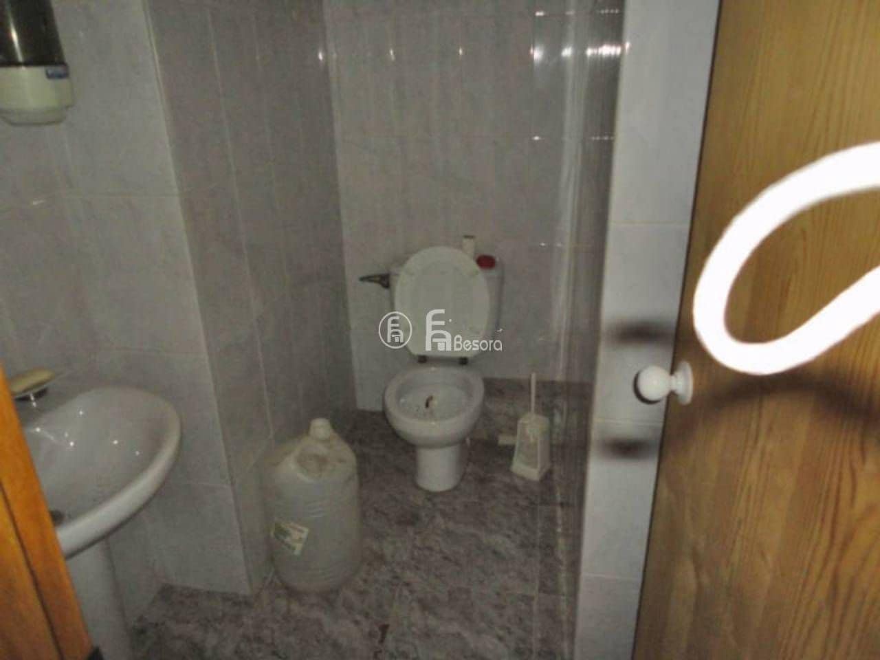 Commercial for sale in Albatarrec - € 80,000 (Ref: 4973041)