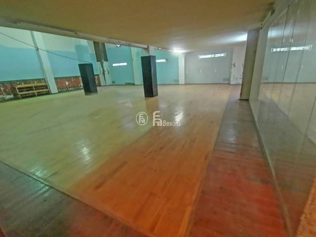 Komercyjne na sprzedaż w Miasto Lleida - 299 000 € (Ref: 4973246)