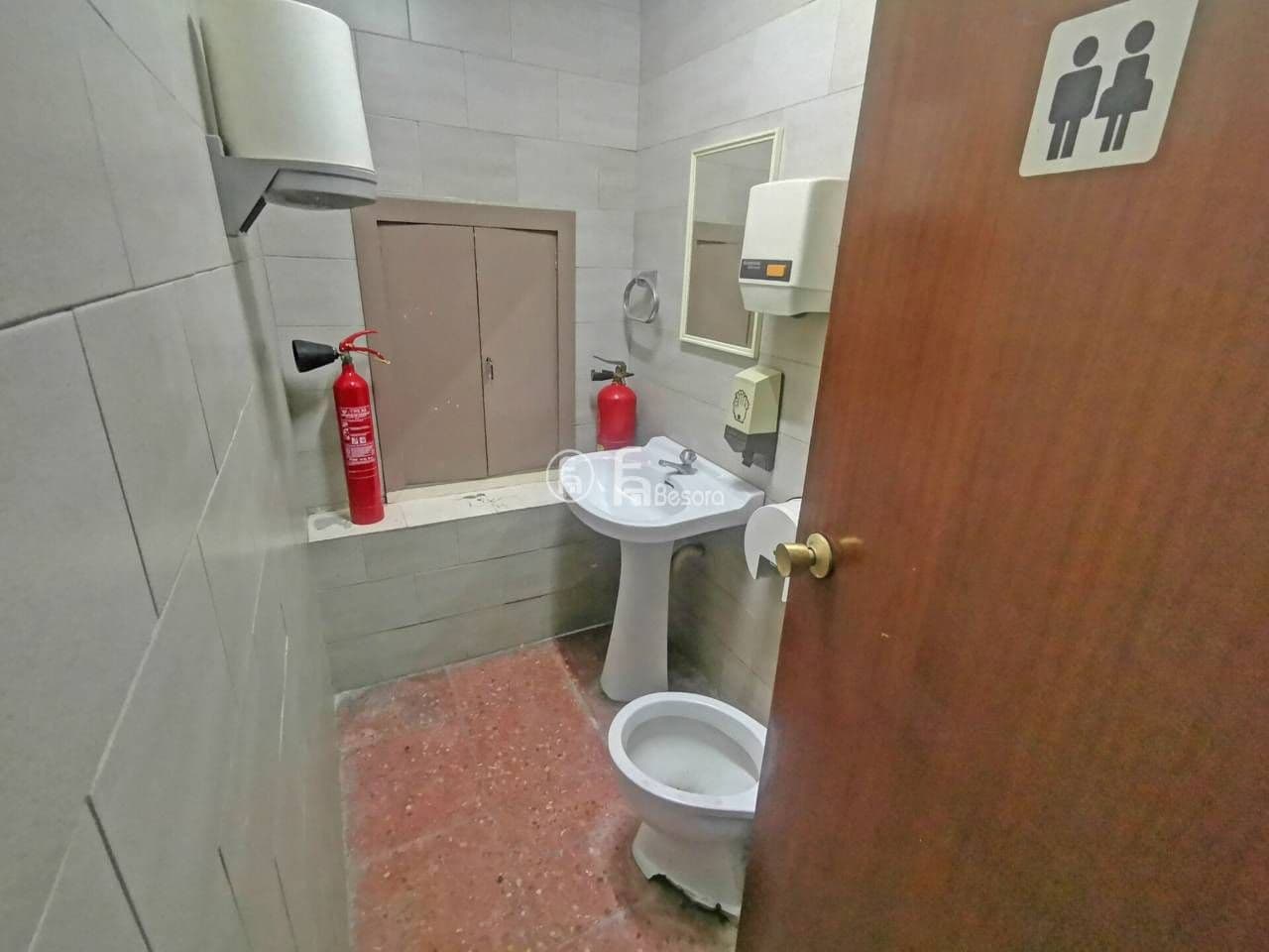 Komercyjne na sprzedaż w Miasto Lleida - 299 000 € (Ref: 4973246)