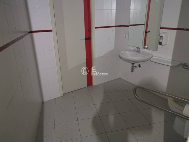 Komercyjne na sprzedaż w Miasto Lleida - 200 000 € (Ref: 5372987)