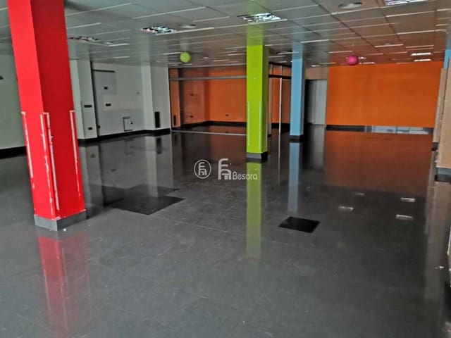 Komercyjne na sprzedaż w Miasto Lleida - 200 000 € (Ref: 5372987)