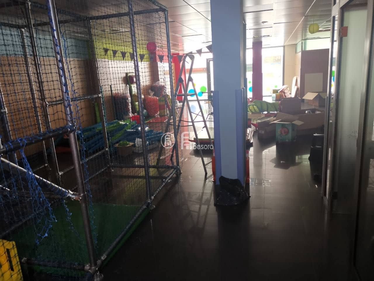 Commercial for sale in Lleida city - € 200,000 (Ref: 5372987)