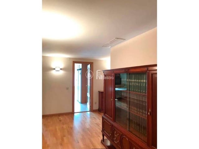 6 soveværelse Lejlighed til salg i Lleida by med garage - € 499.000 (Ref: 5432940)