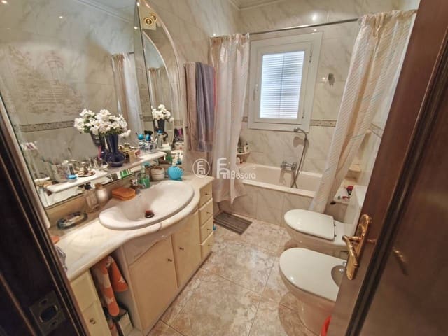 16 makuuhuone Paritalo myytävänä paikassa Lleida kaupunki mukana 
autotalli - 525 000 € (Ref: 9443670)