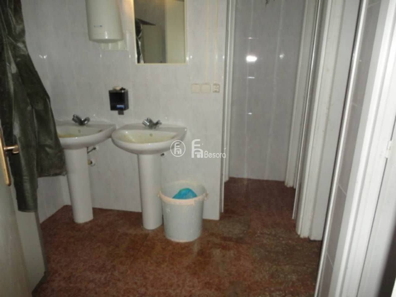 Commercial for sale in Albatarrec - € 80,000 (Ref: 9443699)