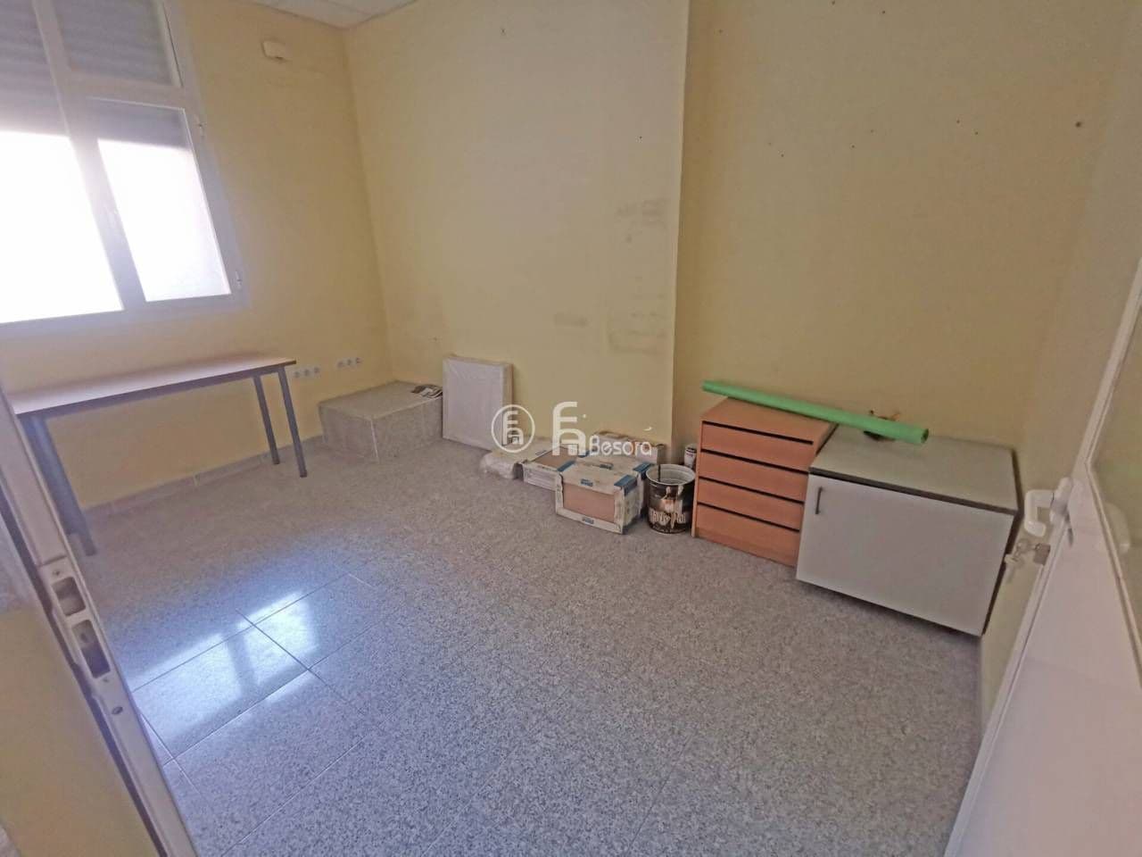 Commercial for rent in Lleida city - € 550 (Ref: 9443713)